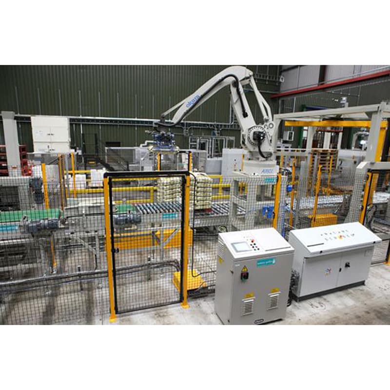 Conveyor and internal transport system for a packaging line